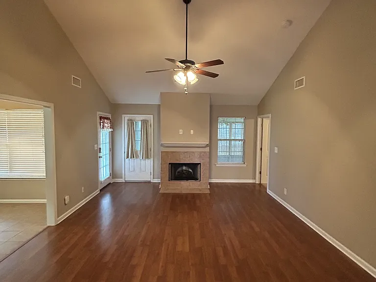 141 Barnes Ct — Photo 8