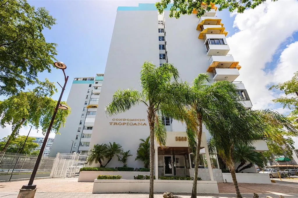 2 bed, 2.0 bath, 1121 sqft, $2,200 — Photo 1