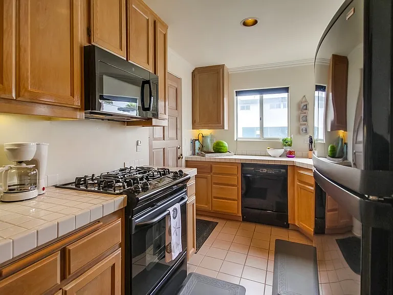 200 Pine St #2 — Photo 7