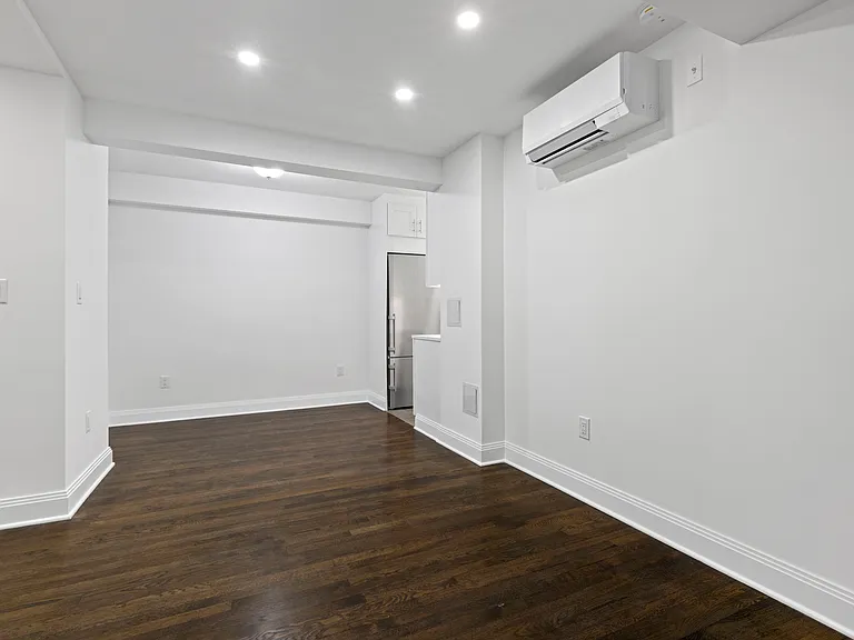 160 E 89th St #3D — Photo 8