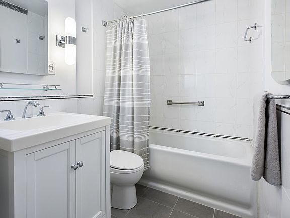 5th image of 24 W 55th St APT 4F