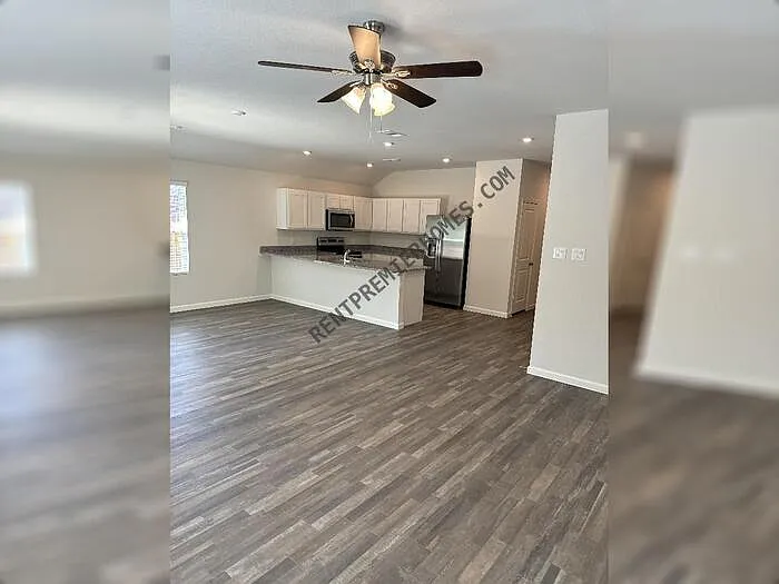 4 bed, 2.5 bath, 1684 sqft, $2,095 — Photo 3