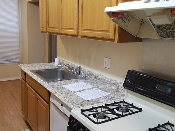 5th image of 4 Shrewsbury Green Dr Unit B