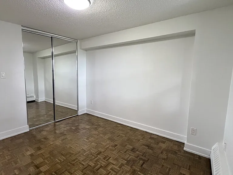 145 Wellington St W #306 — Photo 11