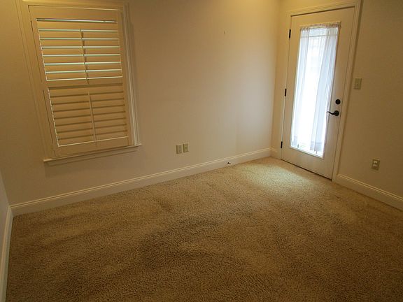 5th image of 8 Asbury Dr