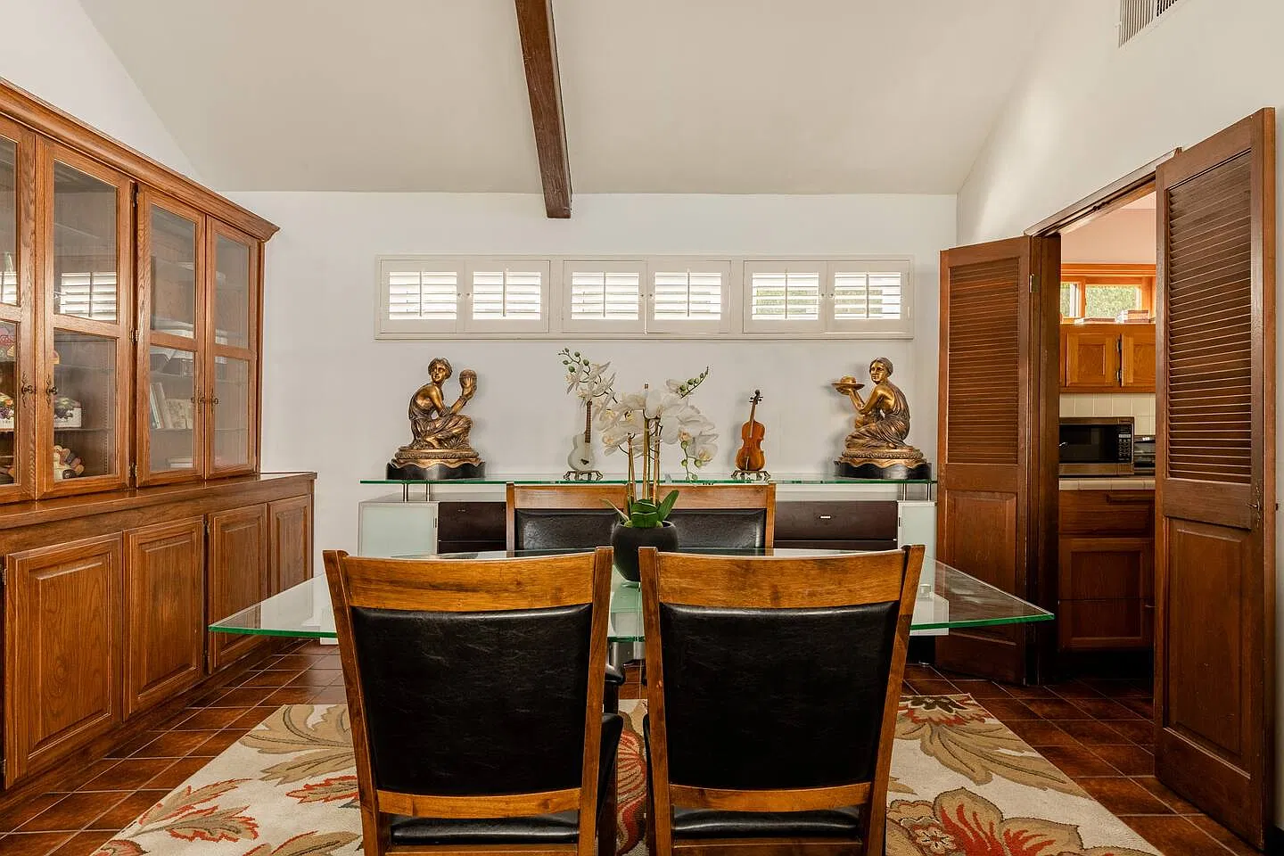 526 N Bedford Dr — Photo 4