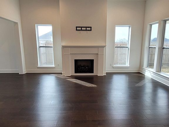 3rd image of 10130 Oak Colony Blvd
