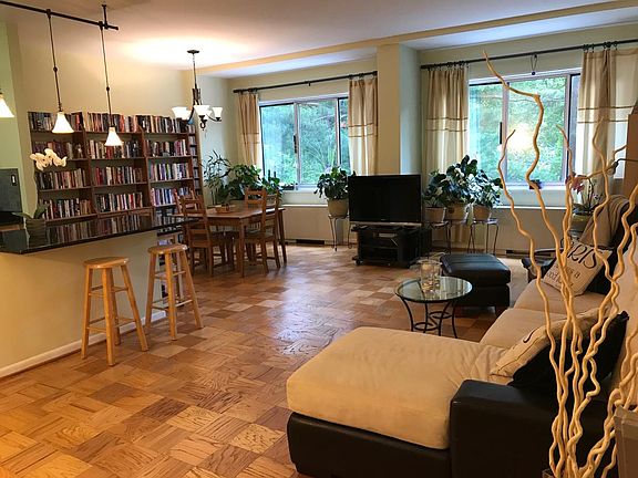 Spacious dinning / leaving room areas