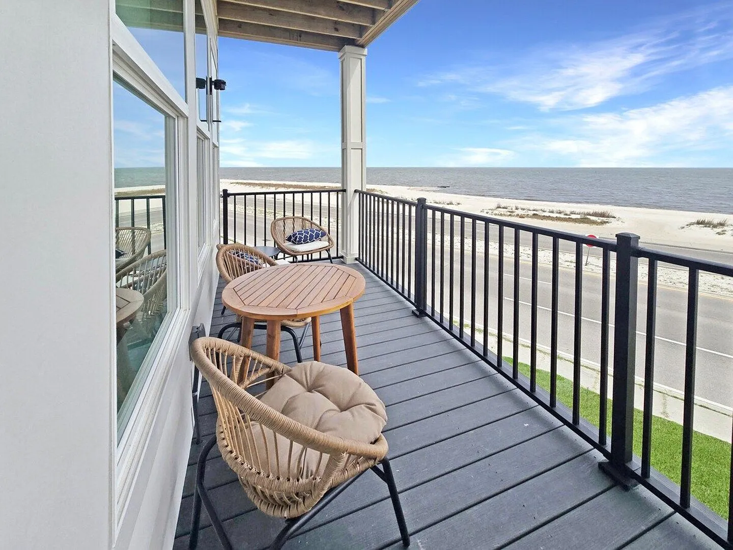 Seaside Villa - Gulf Breeze with an Ocean View! — Photo 2