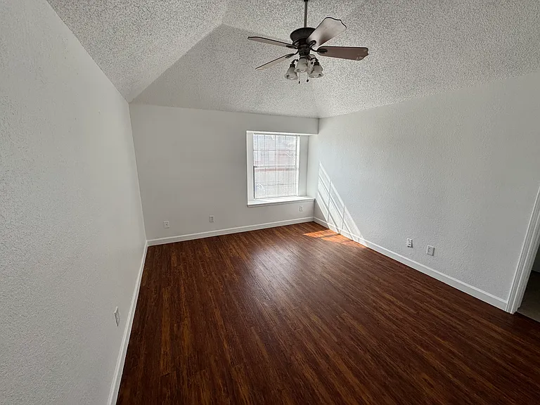 781 Pierre Ln — Photo 33