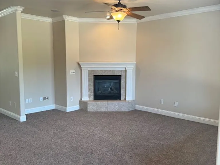 1390 Empress Ln — Photo 9