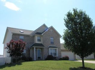 810 Sunnyhill Ln, Columbia, IL