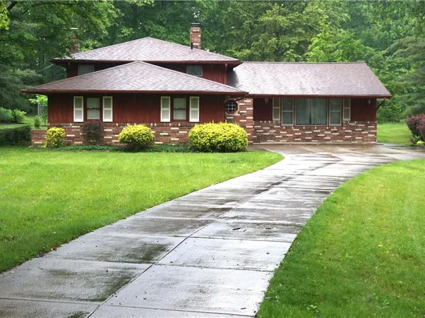 2100 W Pleasant Valley Rd, Parma, OH 44134