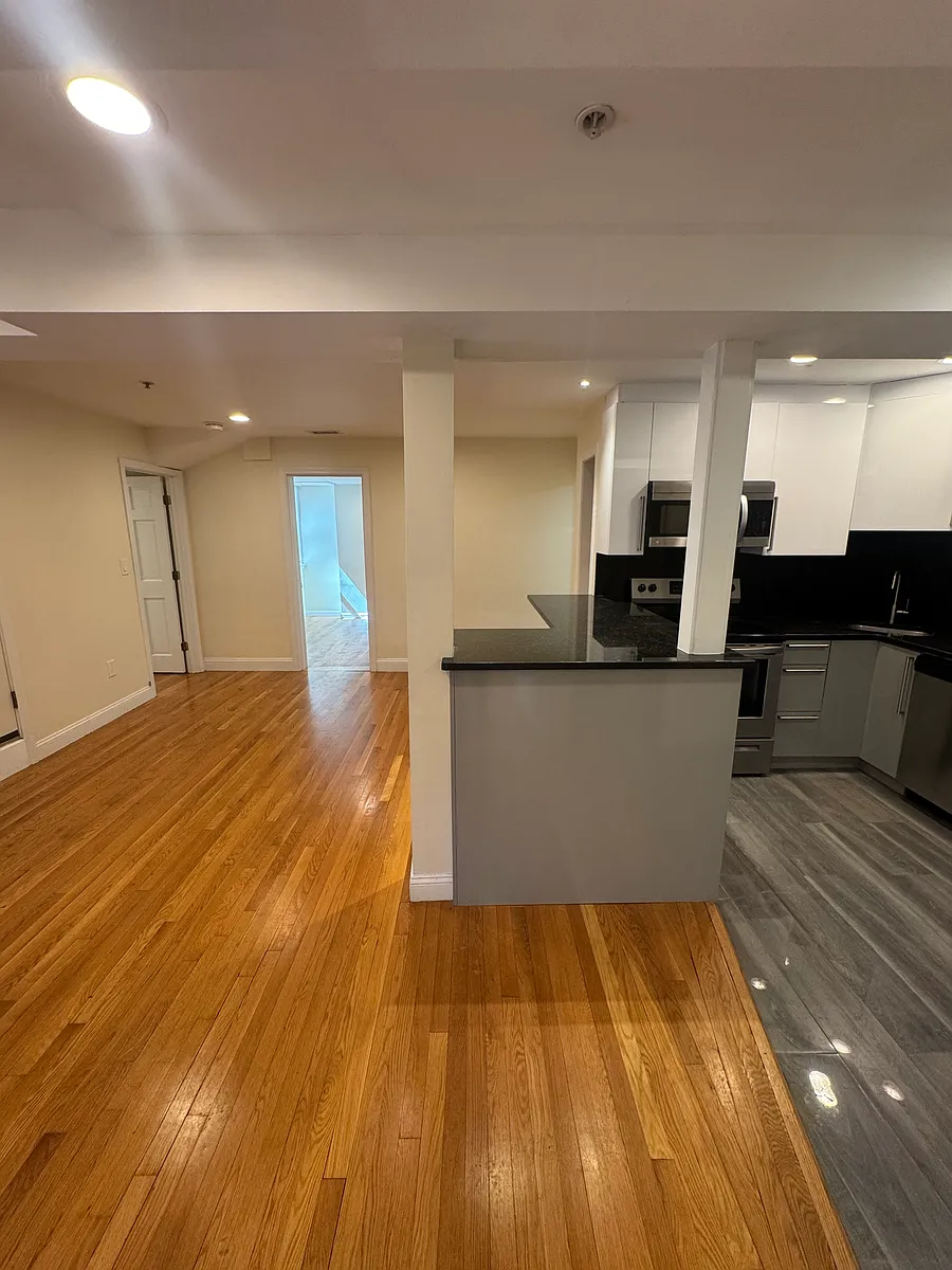 Building Photo - 1801 Beacon St #1