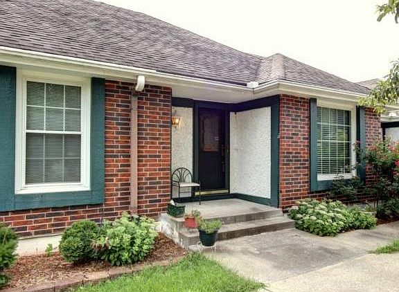 3rd image of 512 NE Sunny Creek Ln