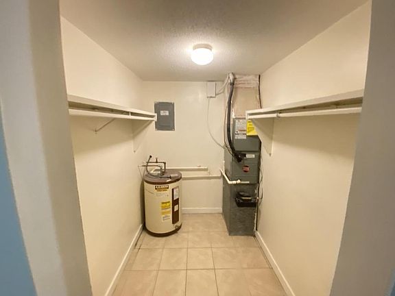3rd image of 22 N Sheltering Oaks Dr Floor 344