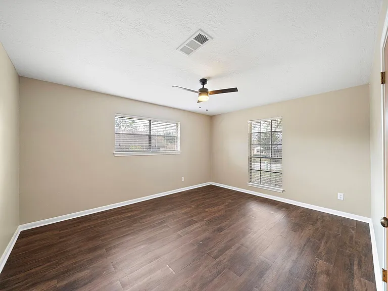 1104 Hillcrest Dr — Photo 11