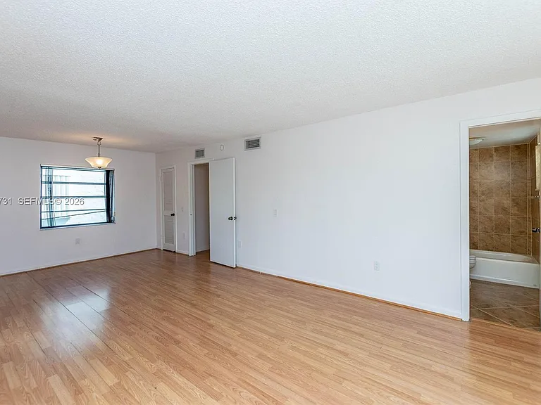 3862 NE 171st St #B — Photo 20