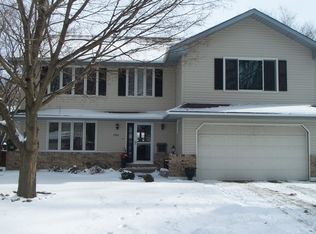 5504 Oak Park Rd, Oakwood Hills, IL 60013