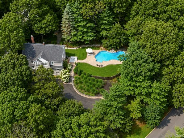 79 Oakside Road, Smithtown, NY 11787