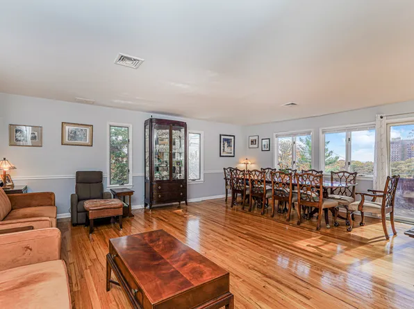 20 Signal Hill Road image 5 of 44