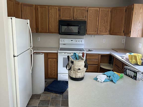 3rd image of 168 E 39th St