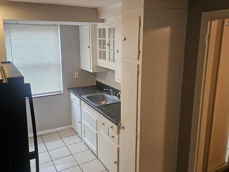 5647 Hamilton Ave #4 — Photo 6