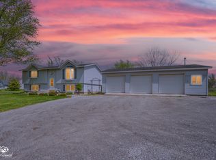 27057 S Woodlawn Ave, Crete, IL 60417