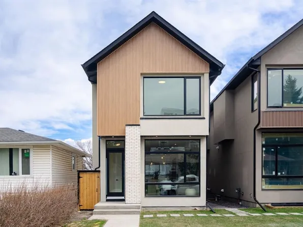 2026 W 36th St SW, Calgary, AB T3E 2Y9