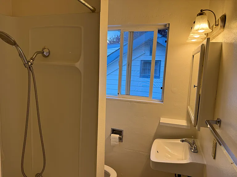 3674 SE Center St #3 — Photo 14