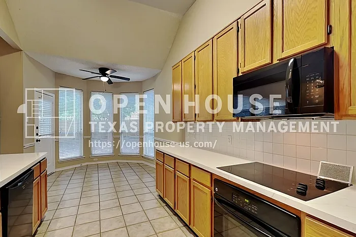 2317 Norwich St — Photo 5