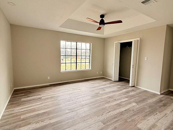4th image of 1115 Falcon Dr