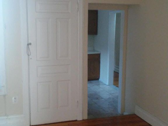5th image of 864 N 22nd St APT 3