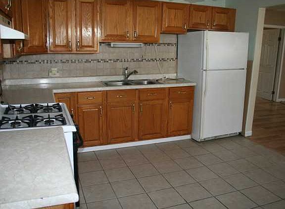4th image of 2922 N Hawthorne Ln