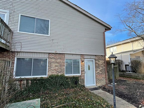 3rd image of 1058 Oakgrove Ct APT 3