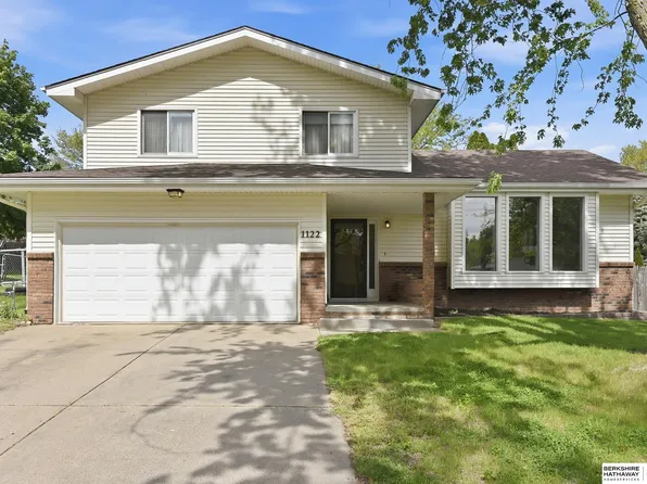 1122 Sally St, Papillion, NE 68046