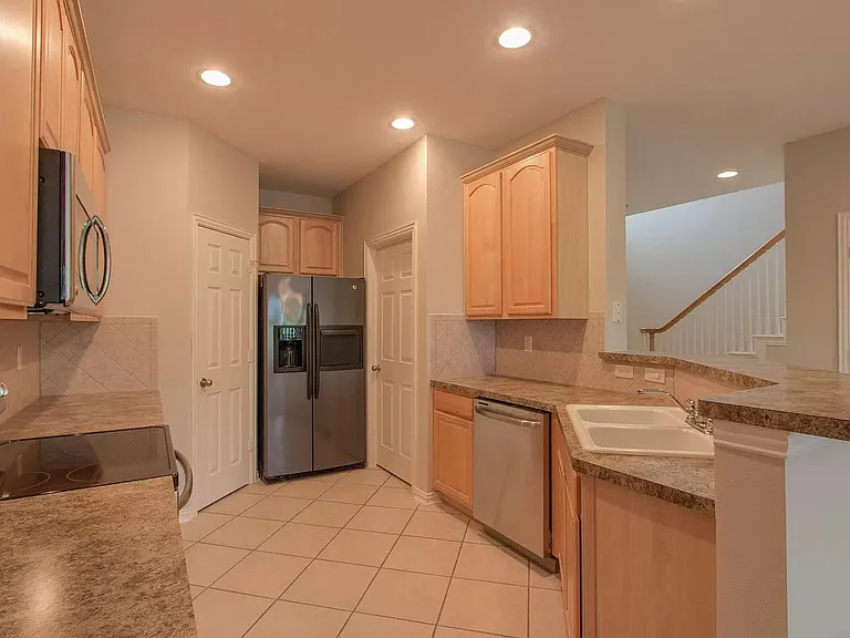 1825 Brookview Dr — Photo 11