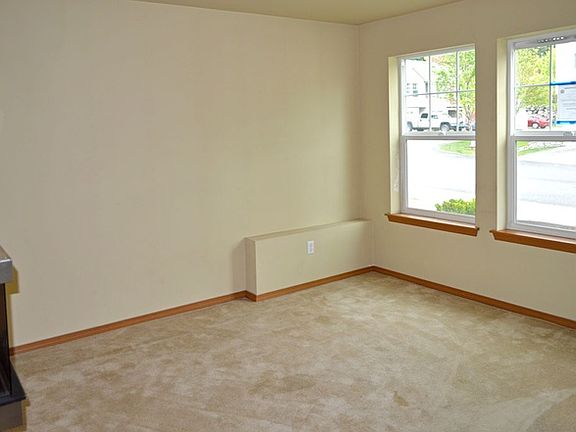 5th image of 10511 140th Street Ct E Unit 32
