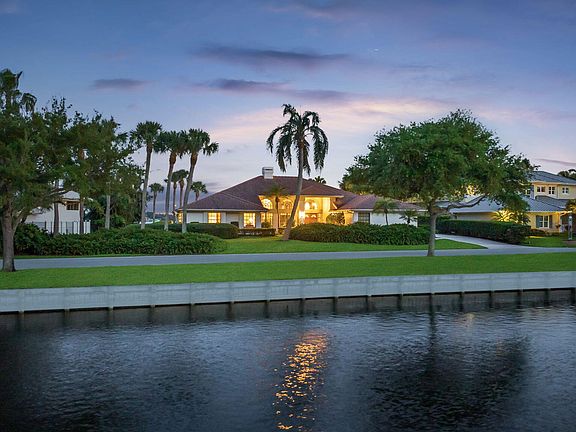 3rd image of 781 SW Bay Pointe Circle