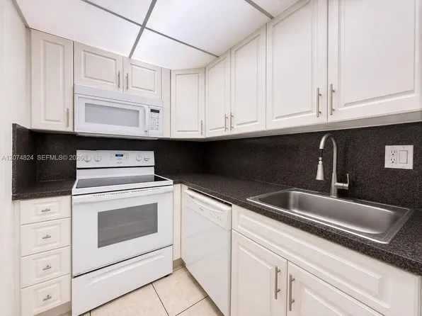 4855 NW 7th St #4106, Miami, FL 33126