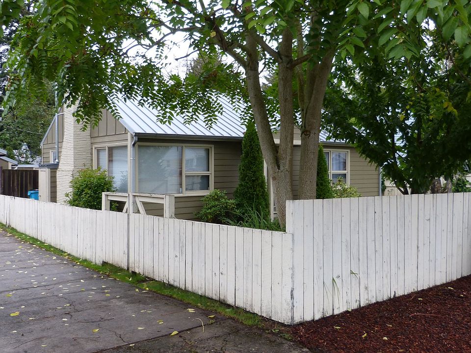 1st image of 2606 E 26th St
