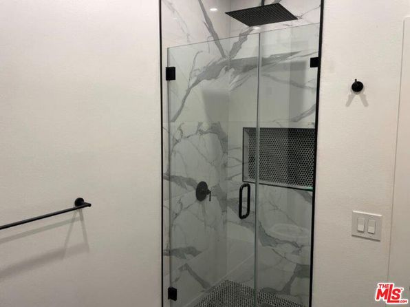 los-angeles-california-135909429 picture