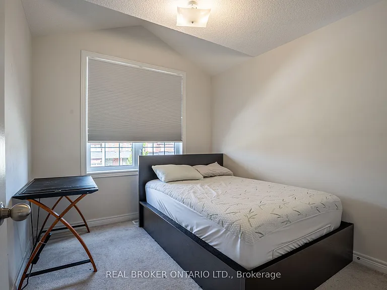 63 Forsyth Cres — Photo 10