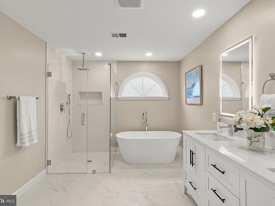 1st image of 6312 Chaucer View Cir