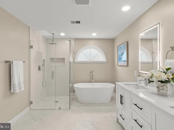 6312 Chaucer View Cir, Alexandria, VA 22304