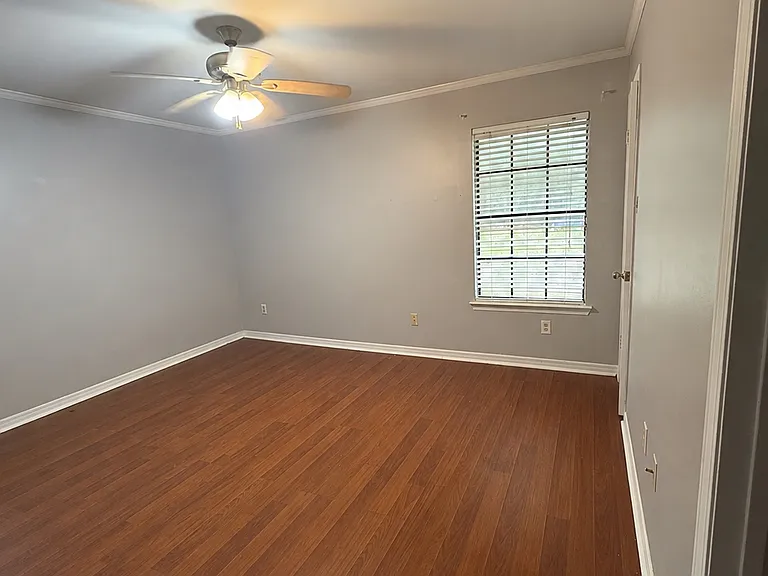 859 Wesley Ave — Photo 7