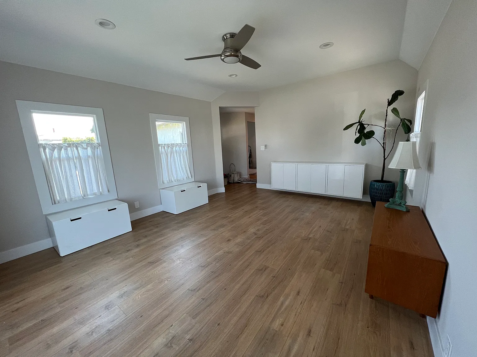 3 bed, 1158 sqft, $4,000 — Photo 3