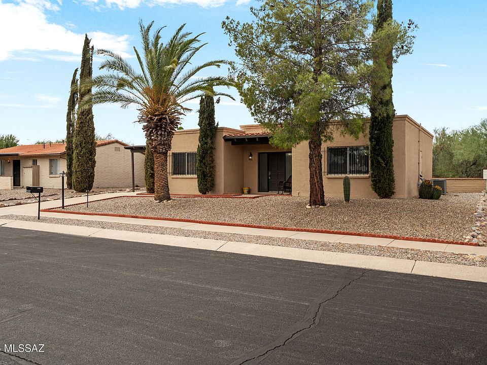 1st image of 1000 S La Higuera