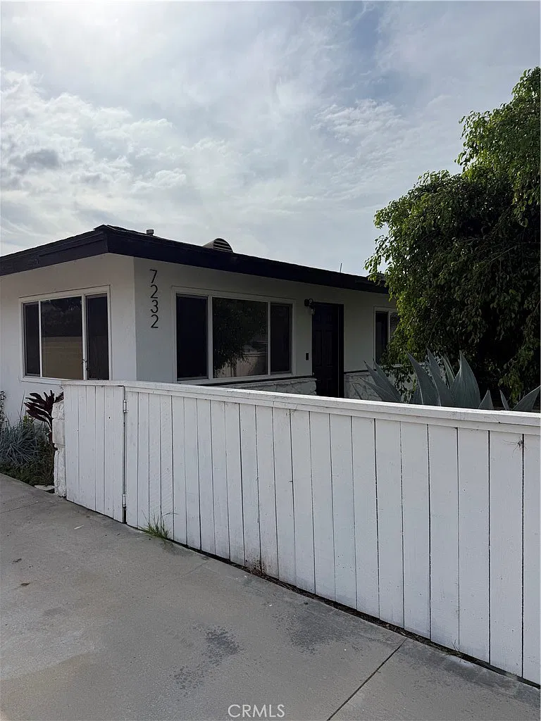 2 bed, 952 sqft, $3,200 — Photo 1