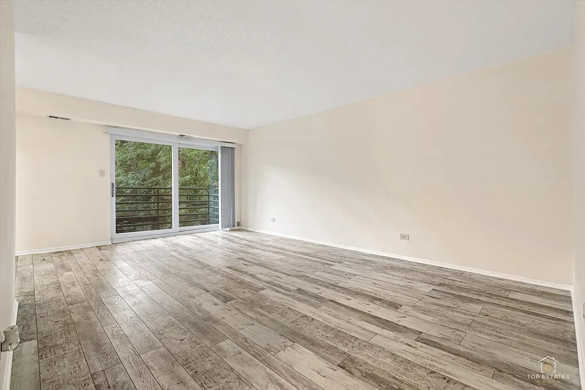 2 bed, 1.5 bath, 900 sqft, $1,800 — Photo 4
